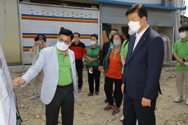 박범인 금산군수 도시재생사업지 주요 현장 행정 점검 모습