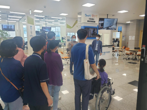 스마트자동화과, 영상디자인과, 기계시스템과 참여 (참여학생 대학시설 탐방 모습)