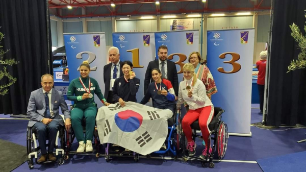 권효경 선수, IWAS 이탈리아 피사 월드컵서 에뻬 금메달 수상 모습