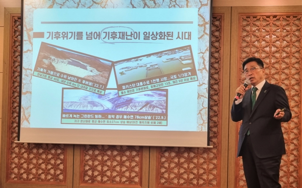 글로벌지도자아카데미 강연 현장 사진 * 한국농수산식품유통공사 김춘진 사장