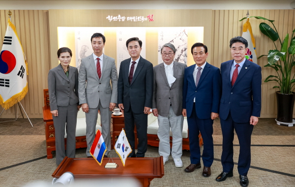 파라과이 외교사절단 간담회 참여자 단체사진