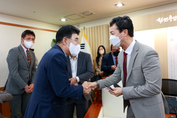 이응우 계룡시장, 이동호 파라과이 과라이주 정부 국제관리부 장관(오른쪽)