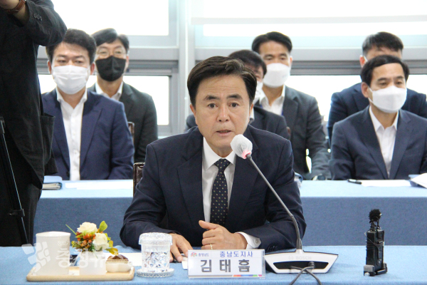 김태흠 충남지사가 29일 충남, 경기 상생협력 업무협약식에서 발언 하고 있다./사진 권상재 기자