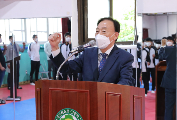 설동호 대전교육감, 전국체육대회 출전 학생 격려 모습