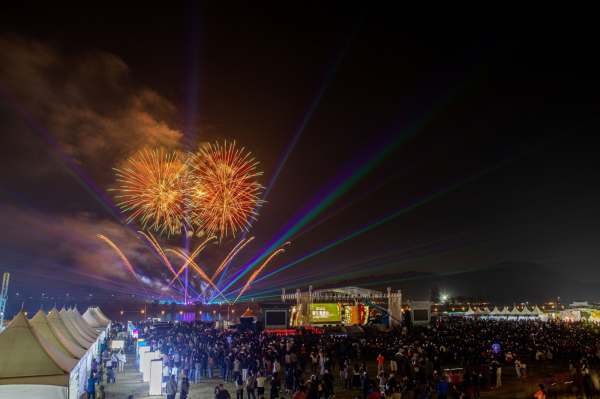 제68회 백제문화제 불꽃쇼 장면