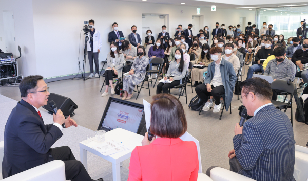 이장우 대전시장, 민선 8기 100일 맞이 시민과의 대화 모습.