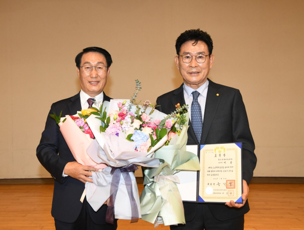 제26회 노인의 날 기념 노인건강대축제 (대통령표창을 수상한 이실대표)