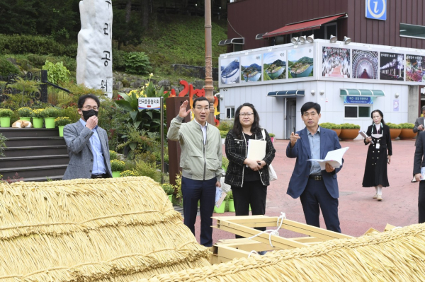 5일 뿌리공원 일원에서 대전효문화뿌리축제에 대비해 현장점검에 나선 김광신 중구청장
