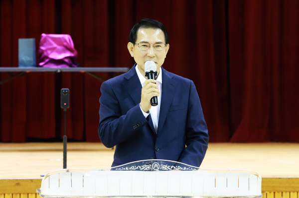 5일 서산시장애인체육대회에서 이완섭 서산시장이 인사말을 하고 있다