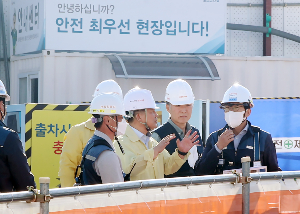 용문동 123구역 재정비사업 현장 방문한 서철모 구청장