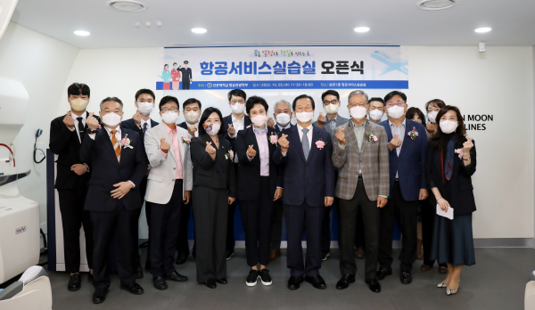 선문대 항공관광학부 기내실습실(Mock-up)을 오픈식 단체 사진
