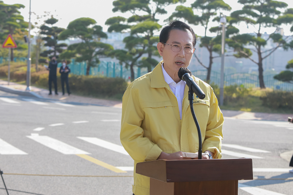 이완섭 서산시장이 지난 12일 서산문화복지센터에서 실시한 2022년 재난대비 상시훈련에서격려의 말을 전하고 있다