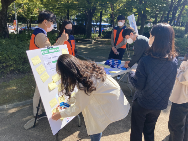 13일 둔산선사유적지에서 시민‧직장인과 함께하는 청렴 캠페인 실시 모습