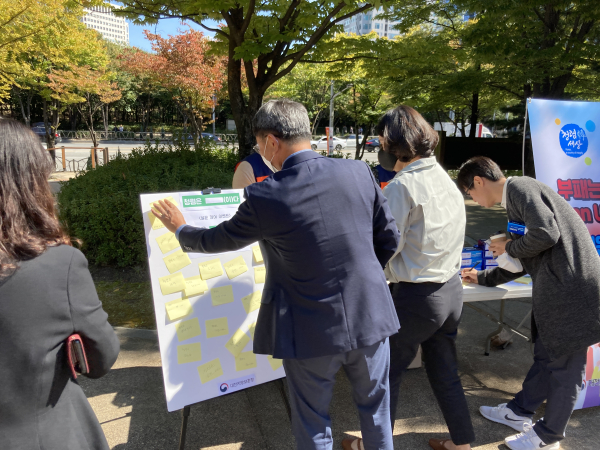 13일 둔산선사유적지에서 시민‧직장인과 함께하는 청렴 캠페인 실시 모습