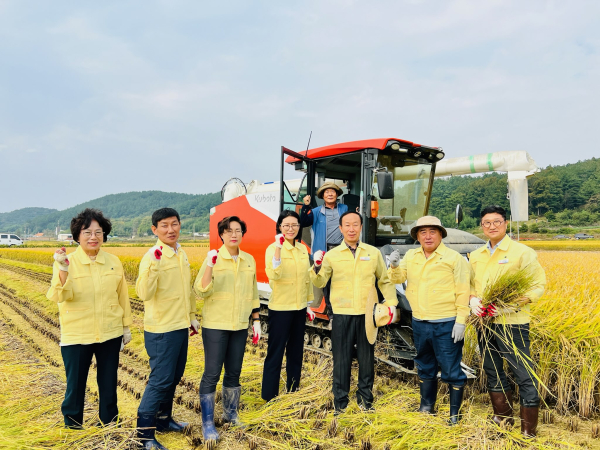 서천군의회, 수확농가 격려방문