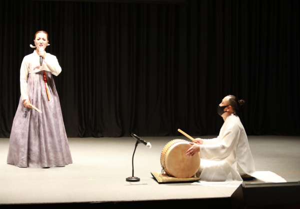 상설무대에서 펼쳐지는 판소리