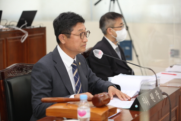 서천군의회 이강선 의원 질의 모습