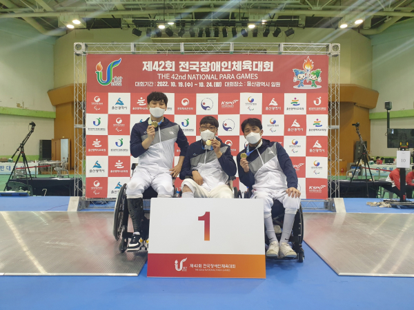 (왼쪽부터)심재훈·엄성수·박천희 선수(펜싱)