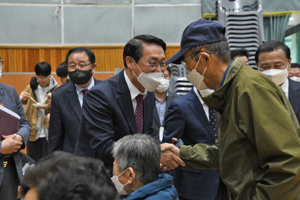 찾아가는 이동 군수실 운영 (이용록 군수 현장행정 모습)