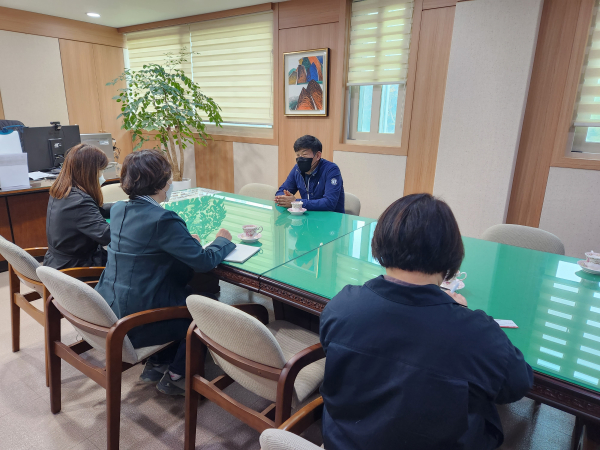 이사장 인터뷰 모습