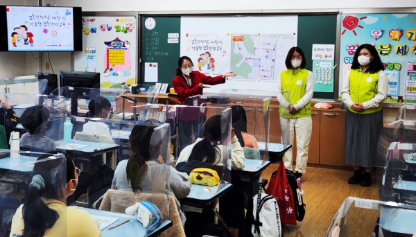 어린이 교통안전 캠페인 현장 모습