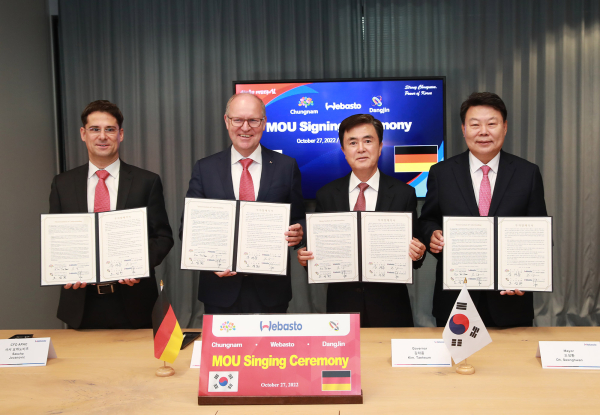 김태흠 지사는 27일 독일 뮌헨 베바스토 본사에서 홀거 앵겔만 베바스토그룹 최고경영자, 샤샤 요바노비치 베바스토 코리아 홀딩스 대표이사, 오성환 당진시장과 MOU를 체결했다.