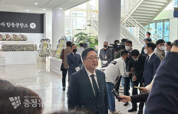 이장우 시장이 분향을 마친 후 취재진 앞에서 "이태원 참사로 희생된 네 분의 장례 절차 등 지원에 만전을 기하는 등 유족들의 아픔을 치유할 수 있도록 노력하겠다"고 말했다.