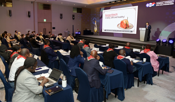 ‘제10차 세계스카우트의원연맹 총회’ 현장 사진  * 기조강연 하는 한국농수산식품유통공사 김춘진 사장