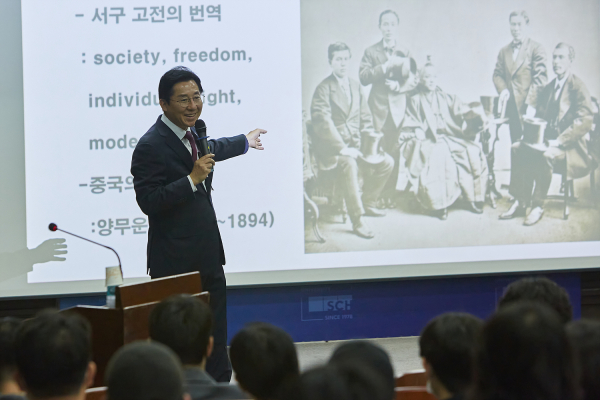 특강을 진행하는 박경귀 시장/아산시 제공