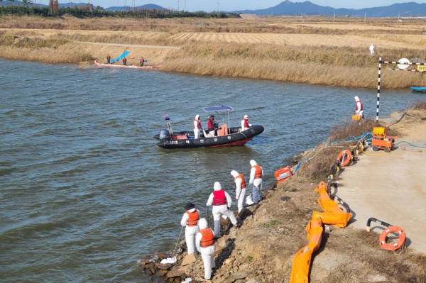수질오염사고 방제훈련 진행 모습