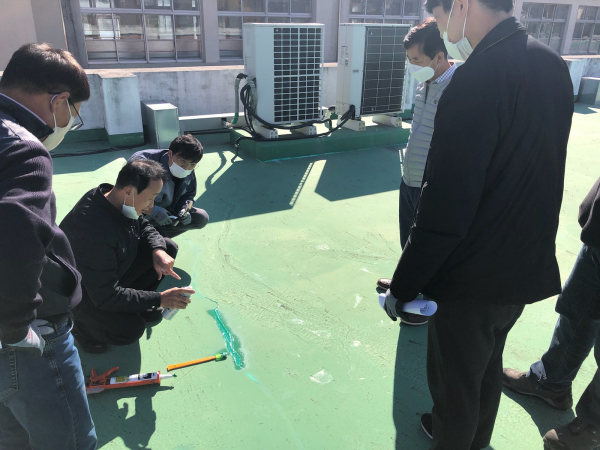 4일, (구)조치원중학교에서 학교시설관리원 실무교육이 열리고 있다.