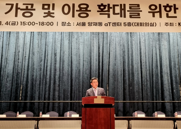 ‘쌀 이용 전문가 토론회’ 현장 사진 * 환영사하는 한국농수산식품유통공사 김춘진 사장