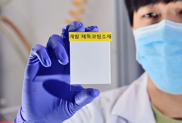KIST 백경열 책임연구원 연구팀이 개발한 코팅층이 형성된 제독촉매 소재.