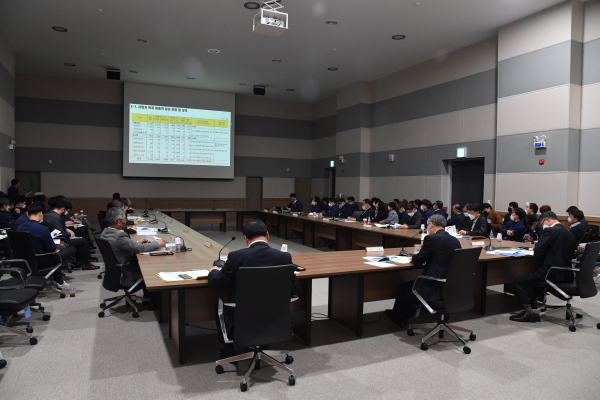 지난 1일 반장식 사장 등 주요 경영진과 간부들이 참석한 가운데 2022년도 핵심과제 이행실적 보고회 개최 모습