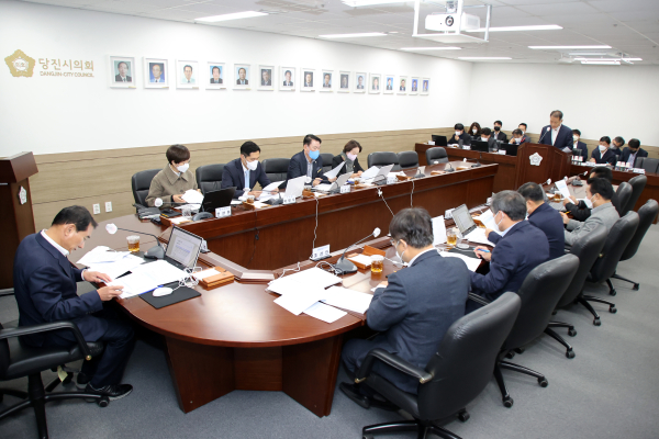 10일 시의회 대회의실에서 11월 중 의원출무일