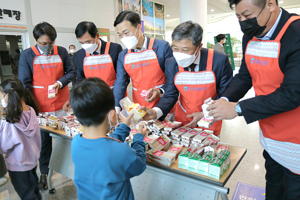 제27회 농업인의 날 기념 '가래떡 데이' 홍보 캠페인 진행 모습