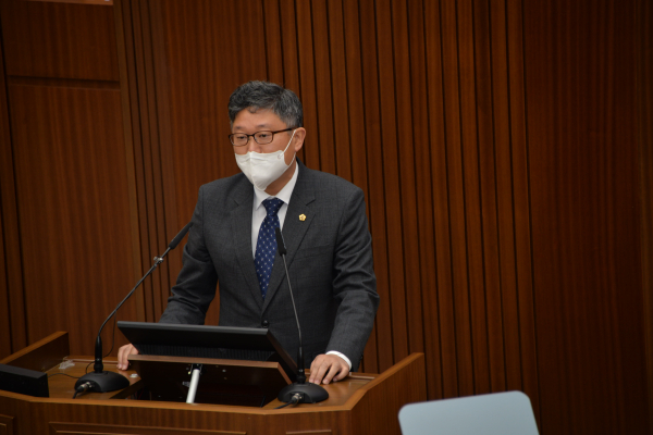 5분 발언하는 안신일 세종시의회 의원