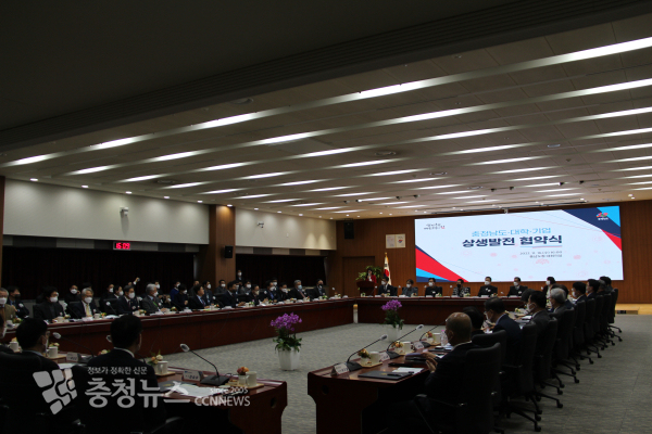 도내 대학 26곳, 기업체 9곳, 기업인단체 등이 참석했다./사진 권상재 기자