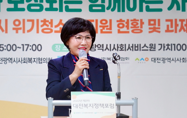 지난 17일, 2022년 제3차 대전복지정책포럼에서 김인식 대전시사회서비스원 원장이 인사말을 전하고 있다