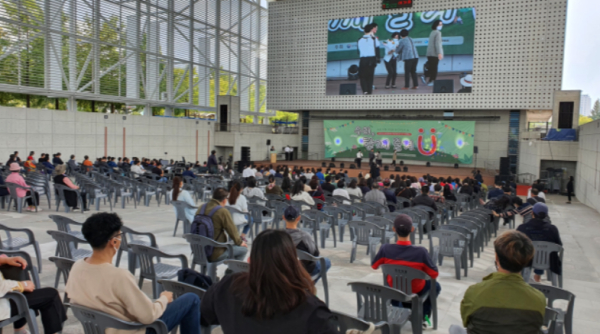 ‘수험생을 위한 힐링 야외극장’ 운영 모습