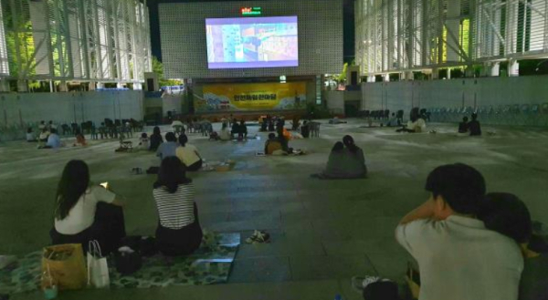 ‘수험생을 위한 힐링 야외극장’ 운영 모습