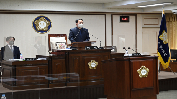 개회사 하는 윤양수 의장