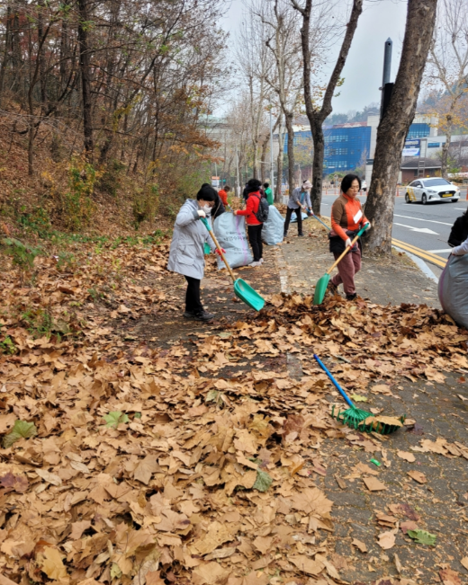 22일 신성동 낙엽청소 모습