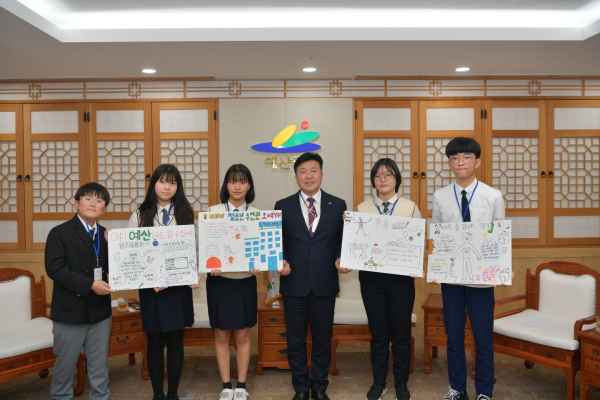 예산군 아동참여위원회 기념촬영