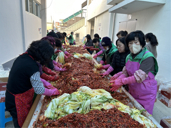 삽교읍 사랑의 김장나눔 행사 모습