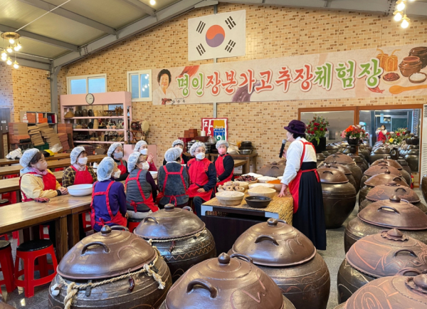 지난 22일 전북 순창 농촌체험마을을 방문하여 지역농업과 농촌문화를 이해하는 농촌체험 프로그램에 참가 모습