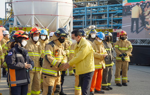 2022년 안전한국훈련에 참가한 관계자들을 격려하는 이완섭 서산시장