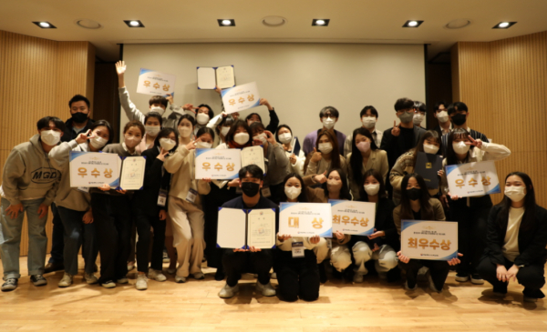 지난 22일 교내에서 ‘2022학년도 제6회 충청권역 대학연합 프레젠테이션 경진대회’를 개최하고, 본선에 참여한 학생들이 기념촬영