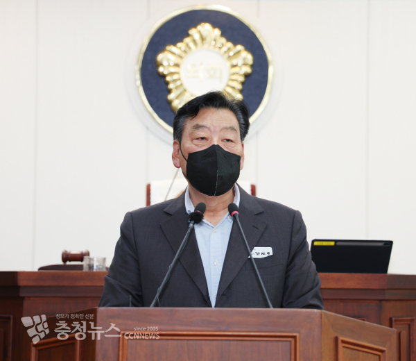 25일 태안군의회 본회의장에서 열린 ‘제291회 태안군의회 제2차 정례회’에서 시정연설 중인 가세로 군수.