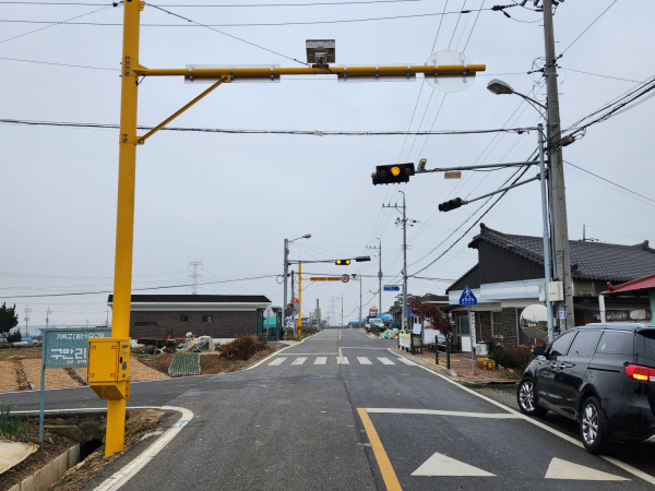 무인교통단속단속카메라 설치 모습.